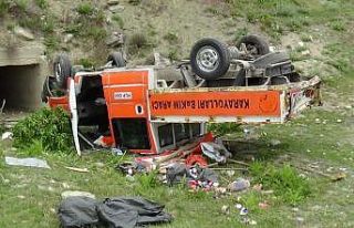Minibüs, Karayolları bakım aracına ve işçilere...