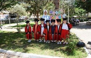 Minik öğrenciler karne heyecanı yaşadı