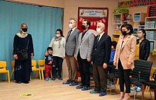 Minik öğrencilerin jimnastik gösterileri coşkuyla...