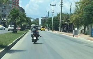 Motosiklet arkasında oturan kadından ‘pes’ dedirten...
