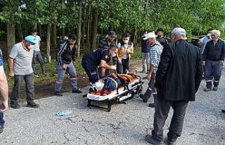 Motosiklet ile tarlaya giden traktör çarpıştı:...