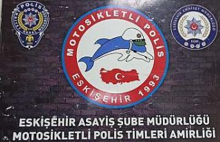 Motosikletli polislerin durdurduğu şahsın üzerinden...