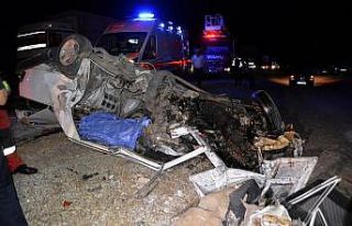 Muğla’da iki otomobil kafa kafaya çarpıştı:...