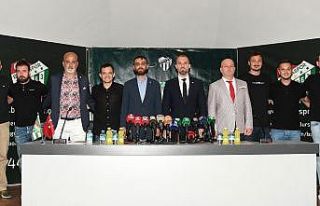 Mustafa Er, Bursaspor’la 3 yıllık resmi sözleşmeye...