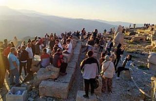 Nemrut Dağı’na turist akını