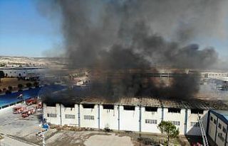 Nevresim fabrikası 8 saat sonra söndürüldü