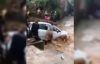 Ödemiş’i sağanak vurdu: Sel sularına kapılan...