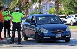 Öğrenciler için lastikçi de oldular, acil servis...