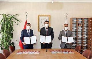 Öğrencilerin karne hediyeleri ve YKS kitapçıkları...
