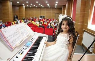Oltu’da öğretmenlerden müzik ziyafeti