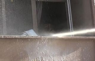 Önce evi yaktı, sonra polise satır ve bıçakla...