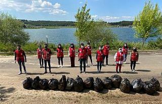 Onlarca poşet çöp topladılar