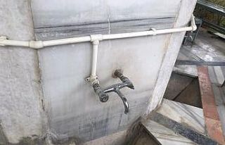 Osmangazi Camii şadırvanında muslukların çoğu...