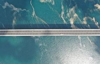 Osmangazi Köprüsü’nü saran deniz salyası havadan...