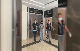 Otobüs durağında yankesicilik yapan şüpheli yakalandı