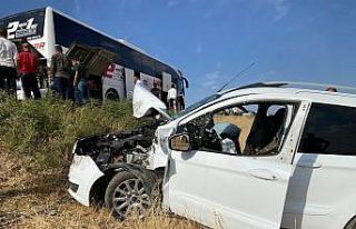 Otobüse çarpan araç şarampole uçtu: 1 yaralı