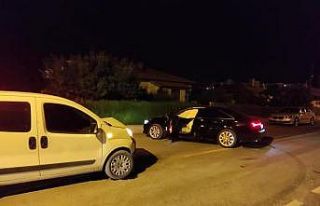 Otomobil ile hafif ticari araç çarpıştı: 2 yaralı