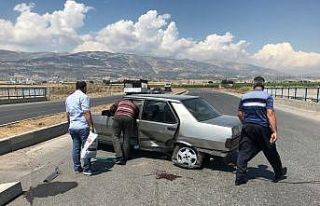 Otomobil ile minibüs çarpıştı: 3 yaralı