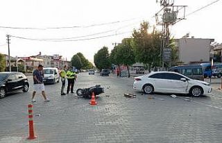 Otomobil ile motosiklet çarpıştı: 1 ağır yaralı