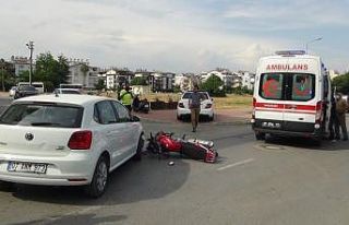 Otomobil ile motosiklet çarpıştı: 1 yaralı