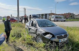 Otomobil ile servis aracı çarpıştı; 7 yaralı