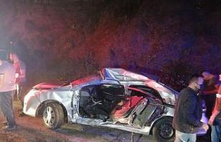 Otomobil ile servis minibüsü çarpıştı: 6 yaralı