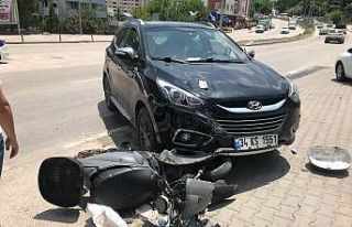 Otomobil le motosiklet çarpıştı, 1 kişi yaralandı