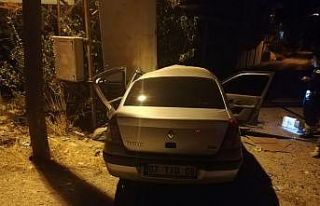 Otomobil trafoya çarptı: 1’i ağır 3 yaralı