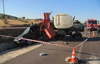 Otomobil traktöre arkadan çarptı: 2 ağır yaralı