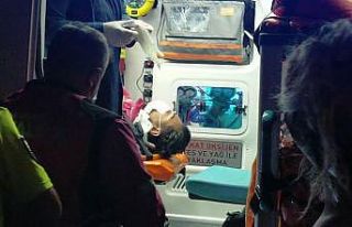 Otomobilin çarptığı motosikletli kurye yaralandı