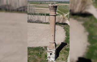 (Özel) 13. yüzyıldan bu yana kırık da olsa ayakta...