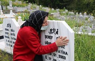 (Özel) Bu acıya yürek dayanmaz: Bir mezarda eşi,...