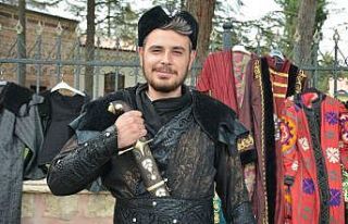 (ÖZEL) Bu kıyafetleri giyenlerin yürüyüşleri...