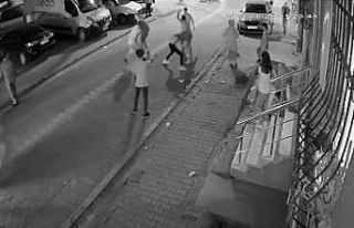 (Özel) Esenyurt’ta tekme tokat laf atma kavgası...