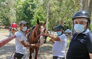 Özel gereksinimli bireylerin at binme dilekleri gerçek...