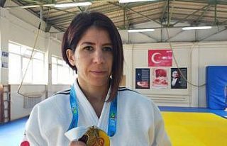 (Özel haber) Yüzde 90 görme engelli Ecem Taşın,...