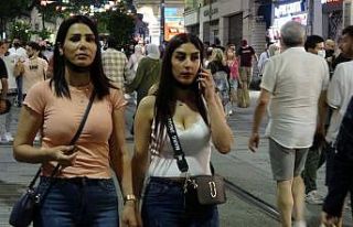 (Özel) İstiklal Caddesi’nde maske ve mesafe unutuldu,...
