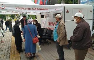 (ÖZEL) Kütahya’da aşı randevu stant açıldı