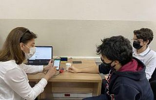 (ÖZEL) Liseliler ’Online Ateş Ölçer’ cihazı...