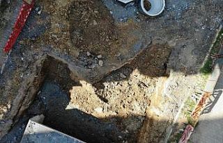 (Özel) Maltepe’de kanalizasyon çalışması durdu,...