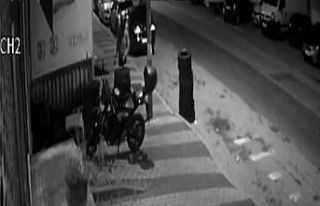 (Özel) Maltepe’de motosiklet hırsızlığı kamerada