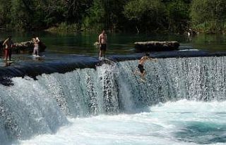 (Özel) Manavgat Şelalesinde ölümüne serinlik