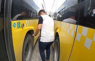 (Özel) Otobüsün üstünde 12 durak giden gencin...