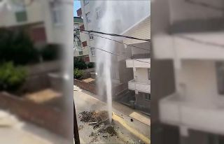 (Özel) Pendik’te çalışma yapılırken su borusu...