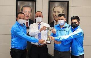 Pamukkale Belediyespor masa tenisinde de iddialı