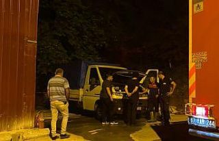 Park halindeki kamyonette küçük çaplı yangın...