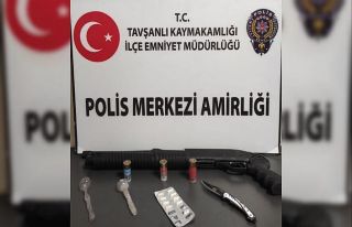 Park halindeki otomobilde uyuşturucu düzeneği ve...