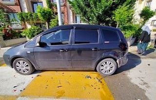 Park halindeki otomobile çarpıp ardına bile bakmadan...