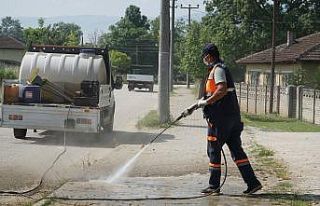 Parklar da dezenfektanlı sularla temizlendi