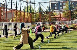 Parklarda spor başladı
